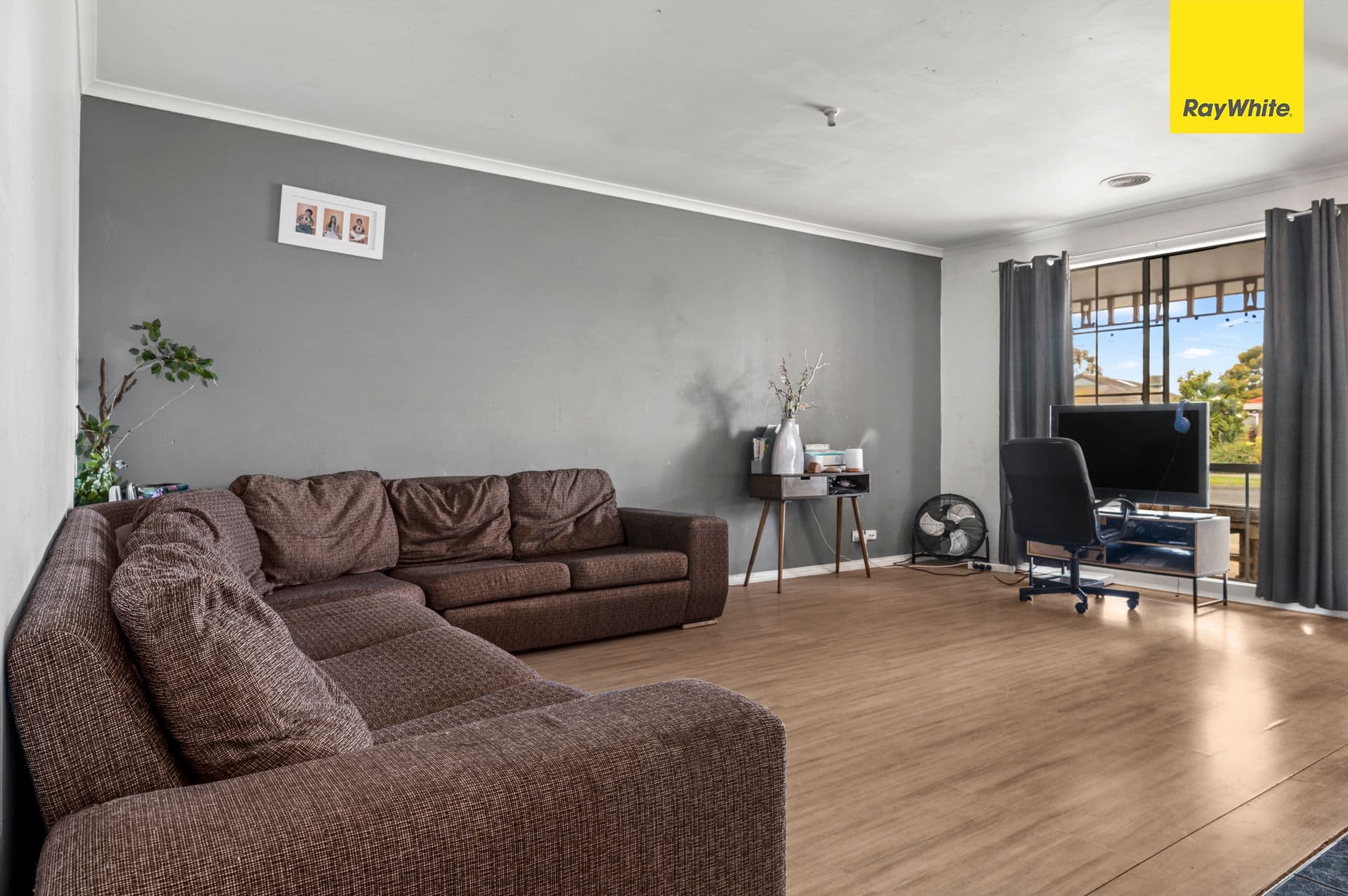 28 Clowes Street, Melton South VIC 3338, Melton South - Thumbnail 4