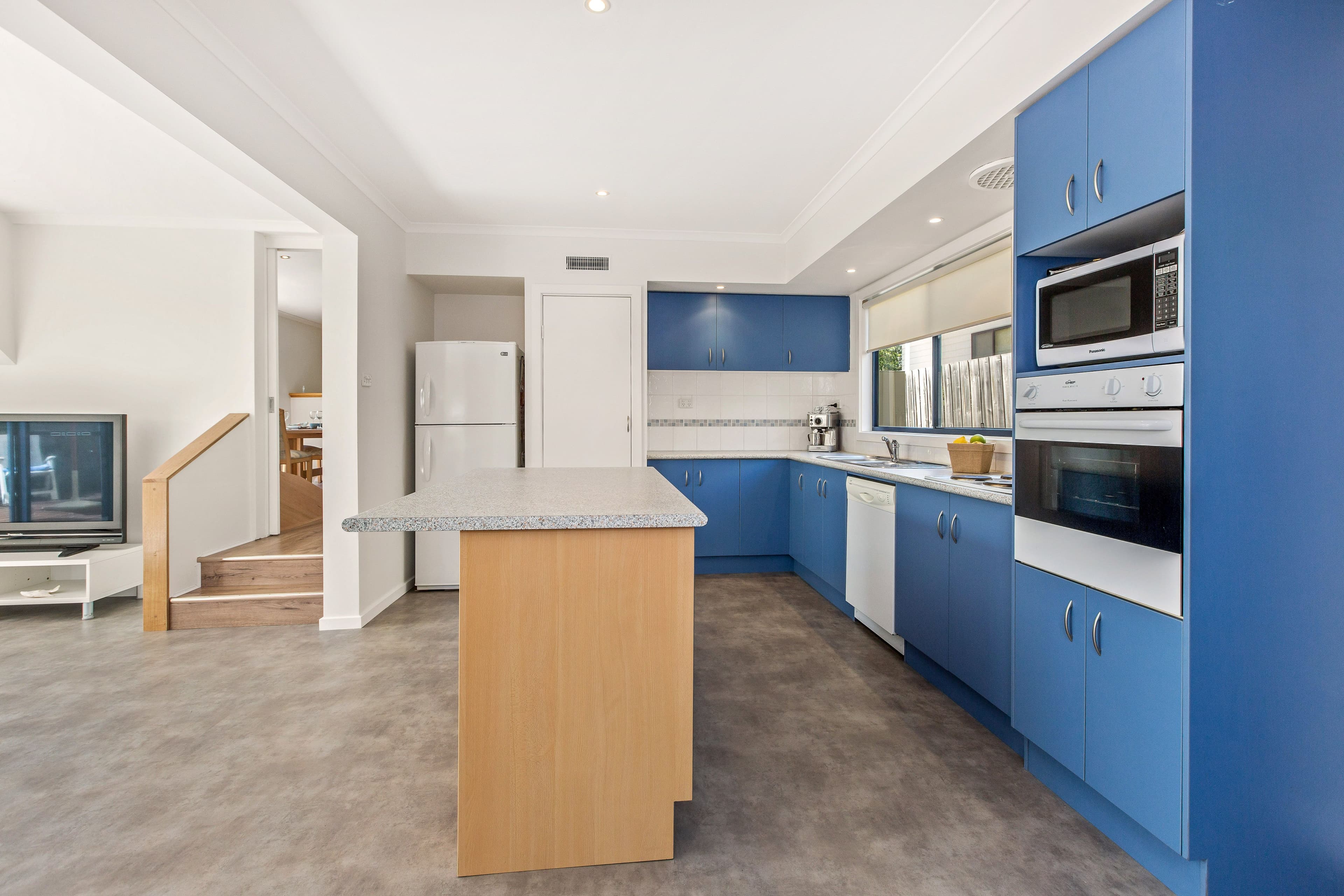 14 Overlea Avenue, Rosebud VIC 3939, Rosebud - Thumbnail 4