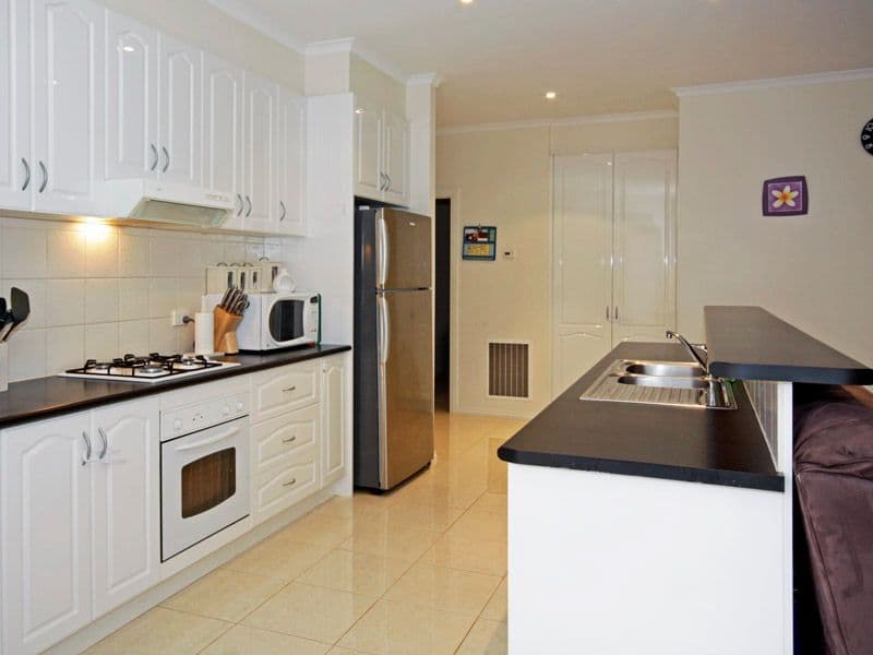 7 Tresco Court, ST ALBANS PARK VIC 3219, St Albans Park - Thumbnail 5