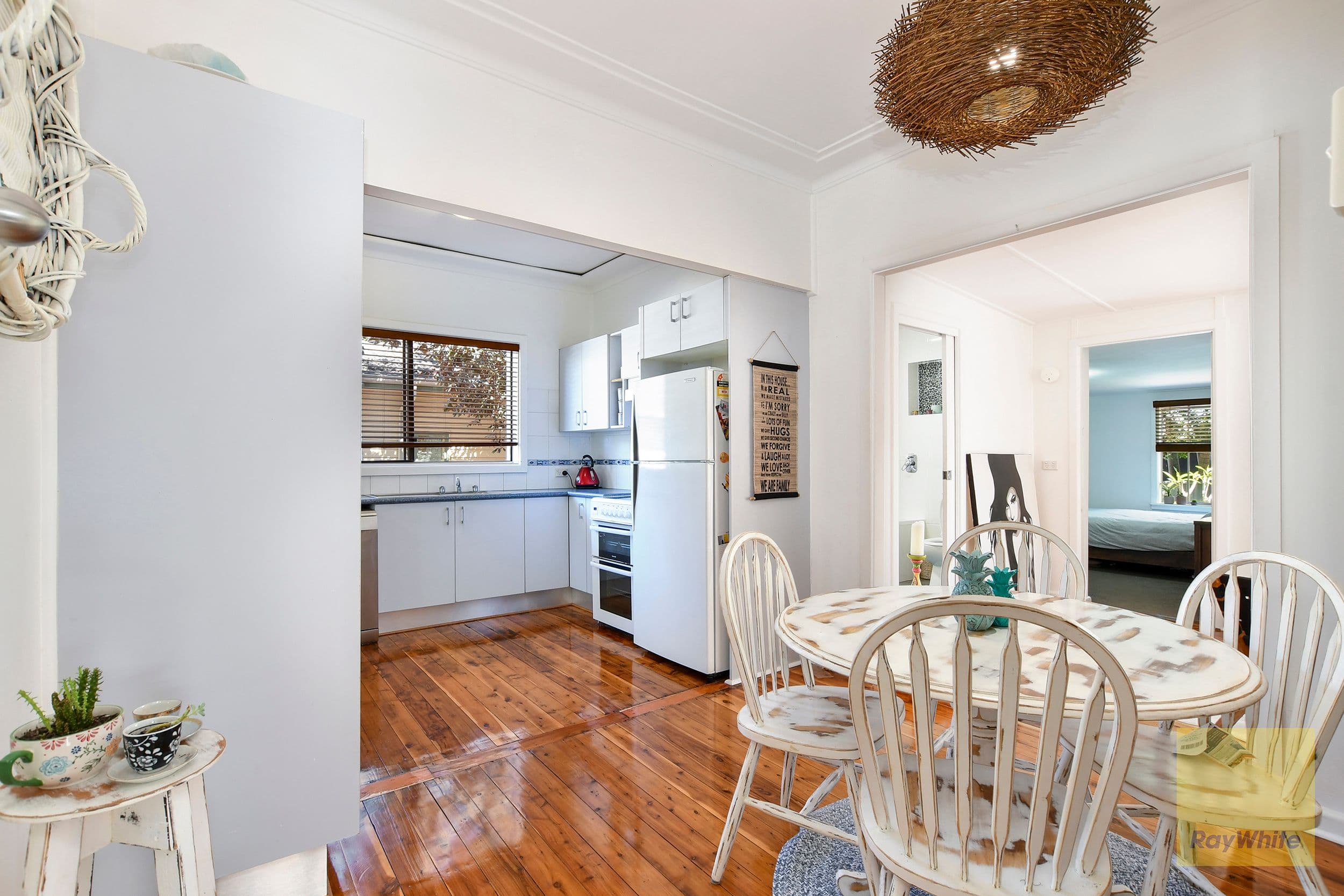 13 Warwick Street, Blackwall - Thumbnail 4