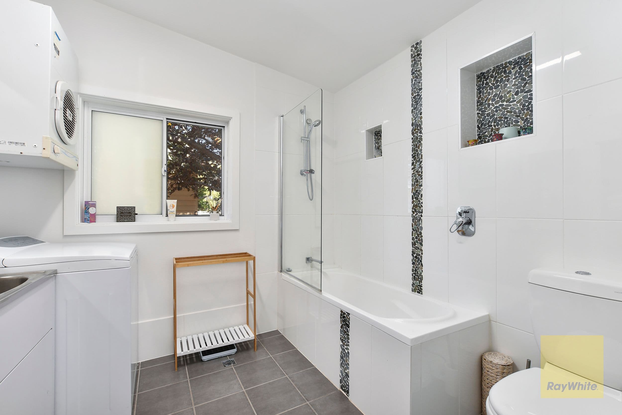 13 Warwick Street, Blackwall - Thumbnail 7