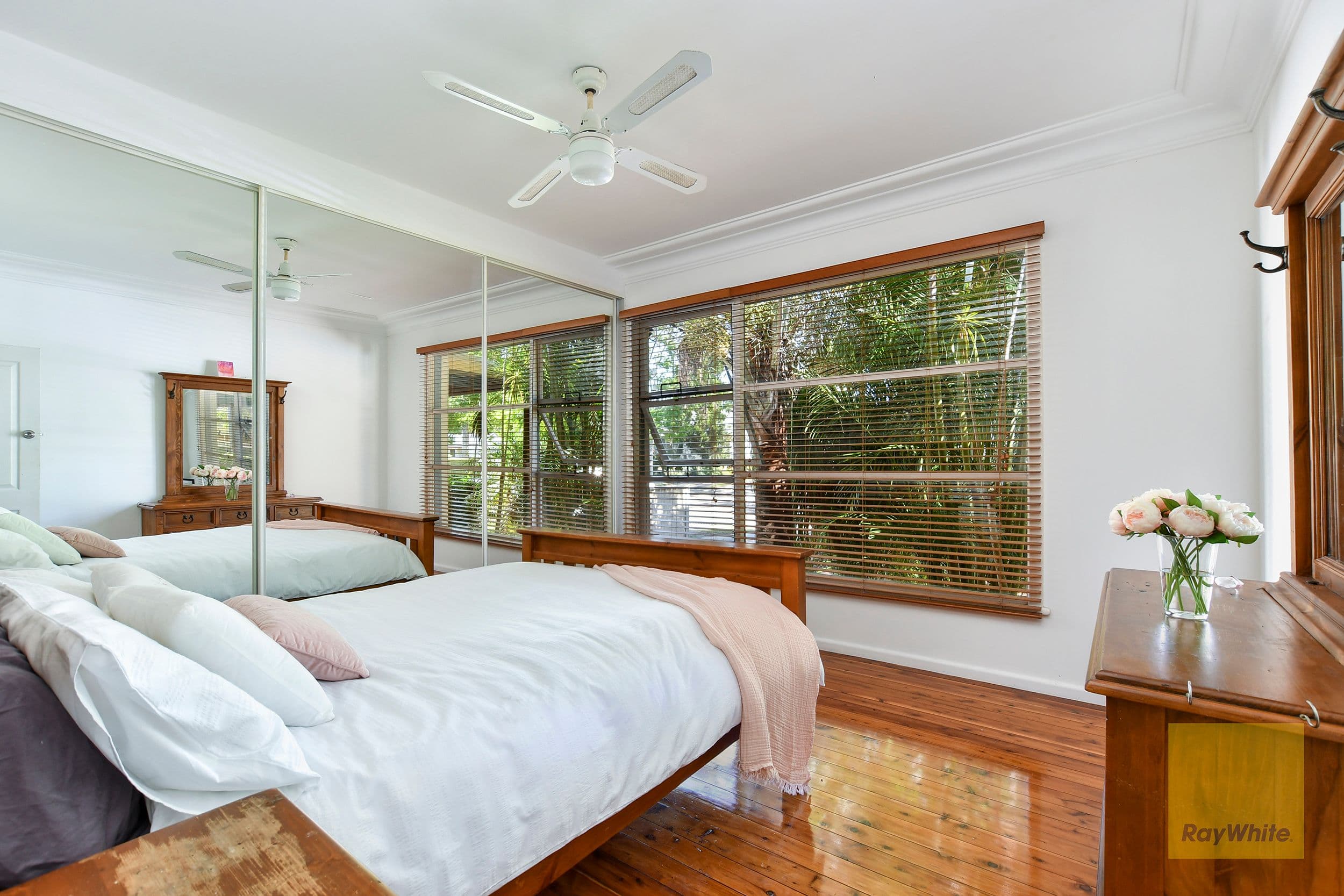 13 Warwick Street, Blackwall - Thumbnail 8