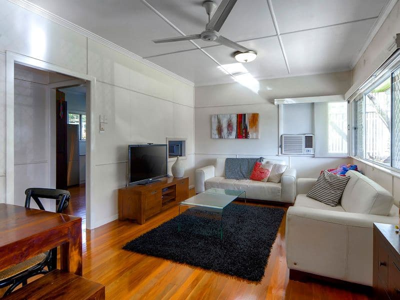 12 Quebec Avenue, CAMP HILL QLD 4152, Camp Hill - Thumbnail 2