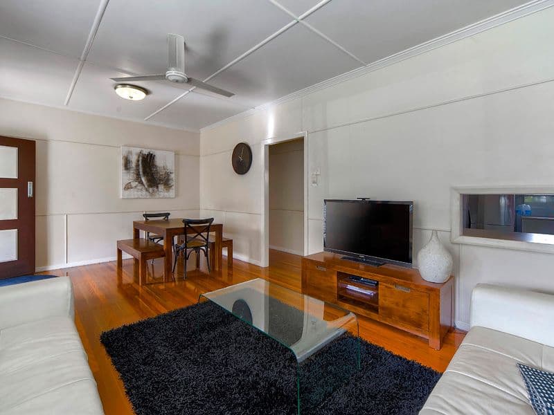 12 Quebec Avenue, CAMP HILL QLD 4152, Camp Hill - Thumbnail 3