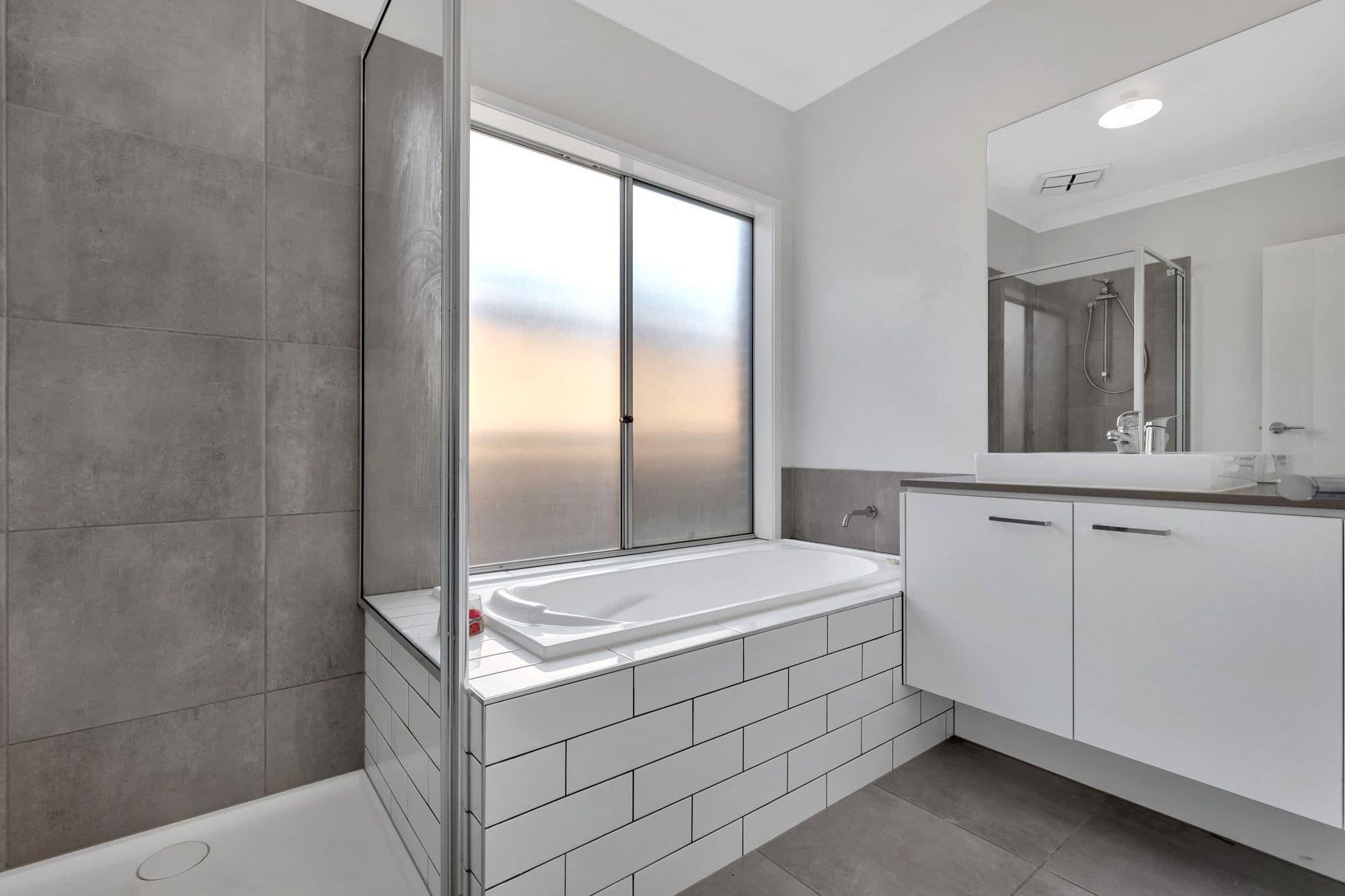 10 Duclair Avenue, Werribee VIC 3030, Werribee - Thumbnail 4
