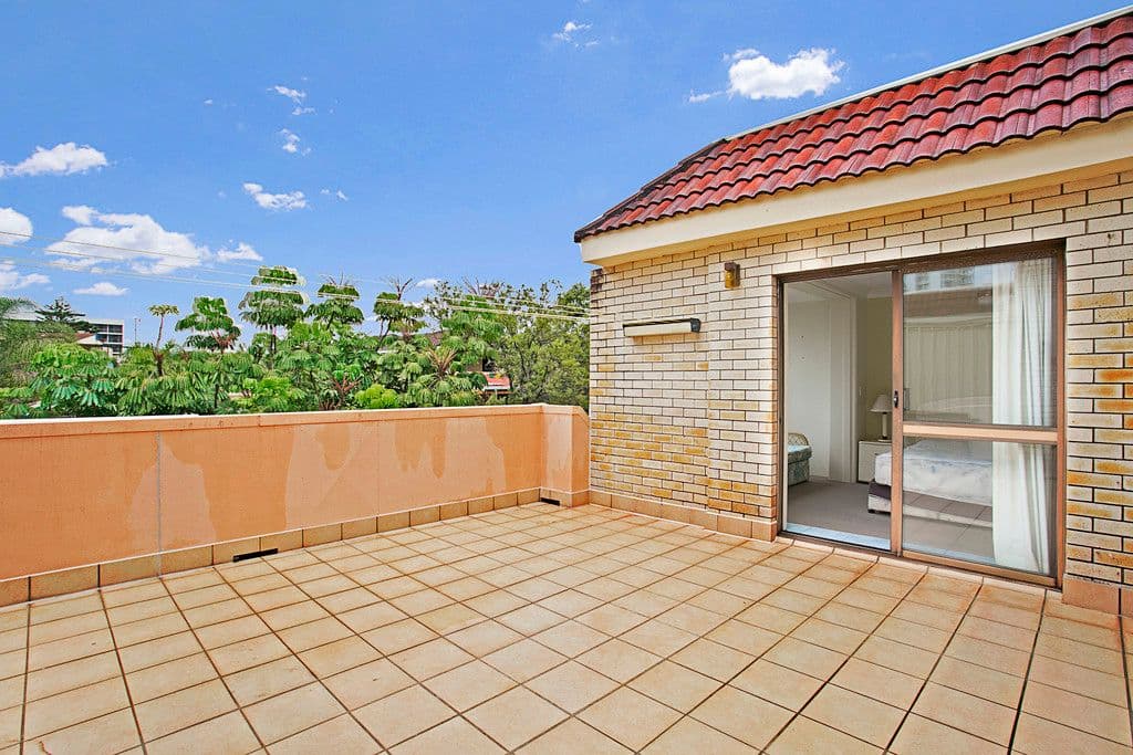 12 'Summerset' 18 First Avenue, Broadbeach QLD 4218, Broadbeach - Thumbnail 2