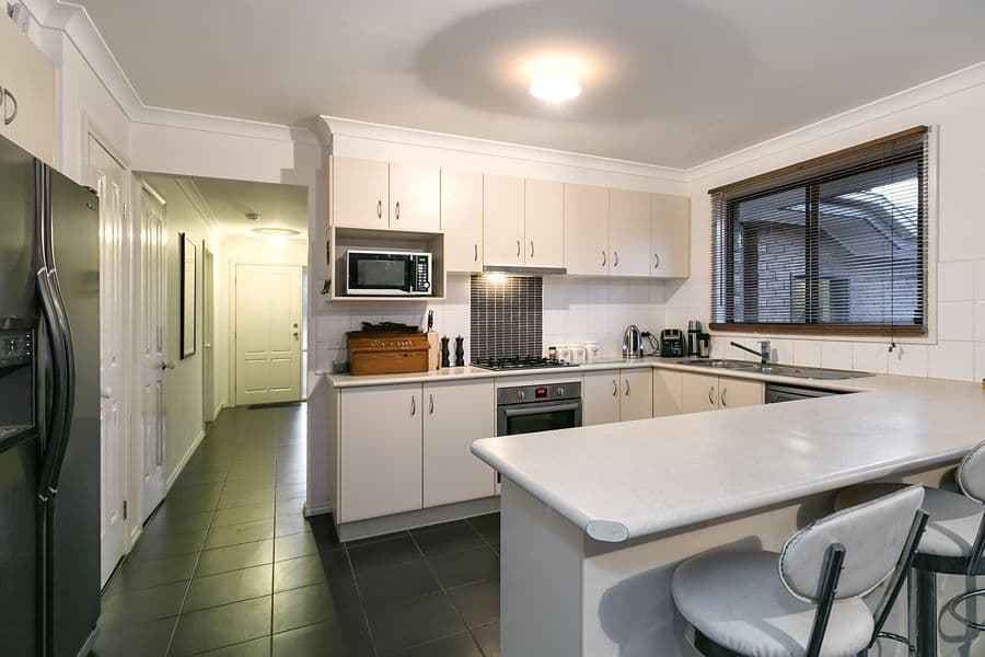 15 Barrwang Street, CAIRNLEA VIC 3023, Cairnlea - Thumbnail 6