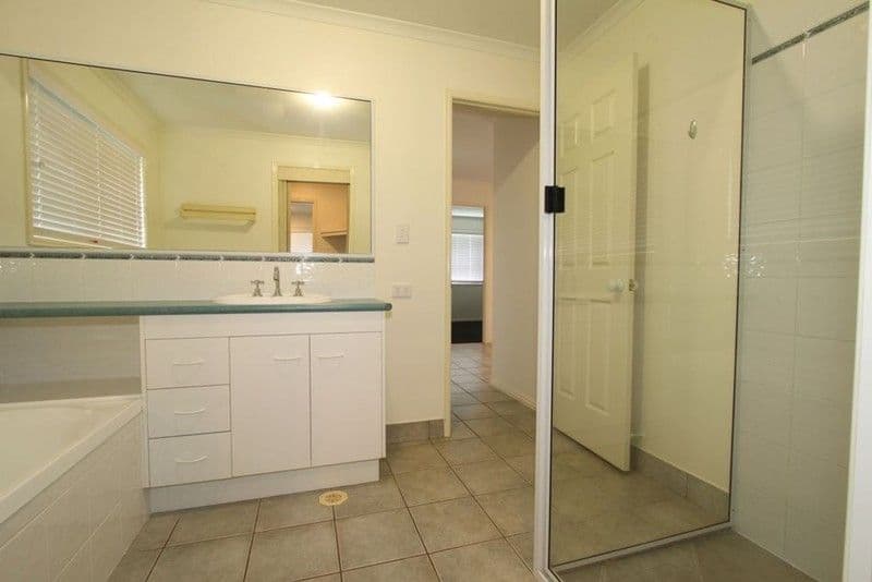 8 Cascade Parade, BARGARA QLD 4670, Bargara - Thumbnail 3