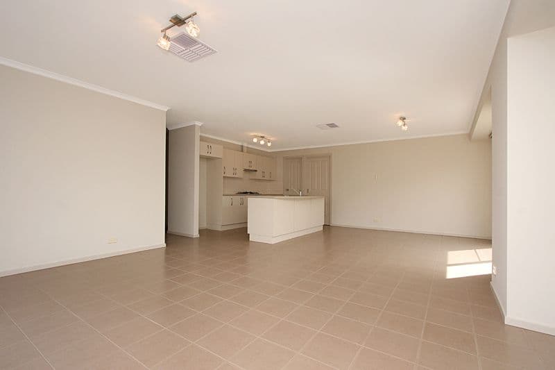 58 Wallace Drive, CRAIGMORE SA 5114, Craigmore - Thumbnail 4
