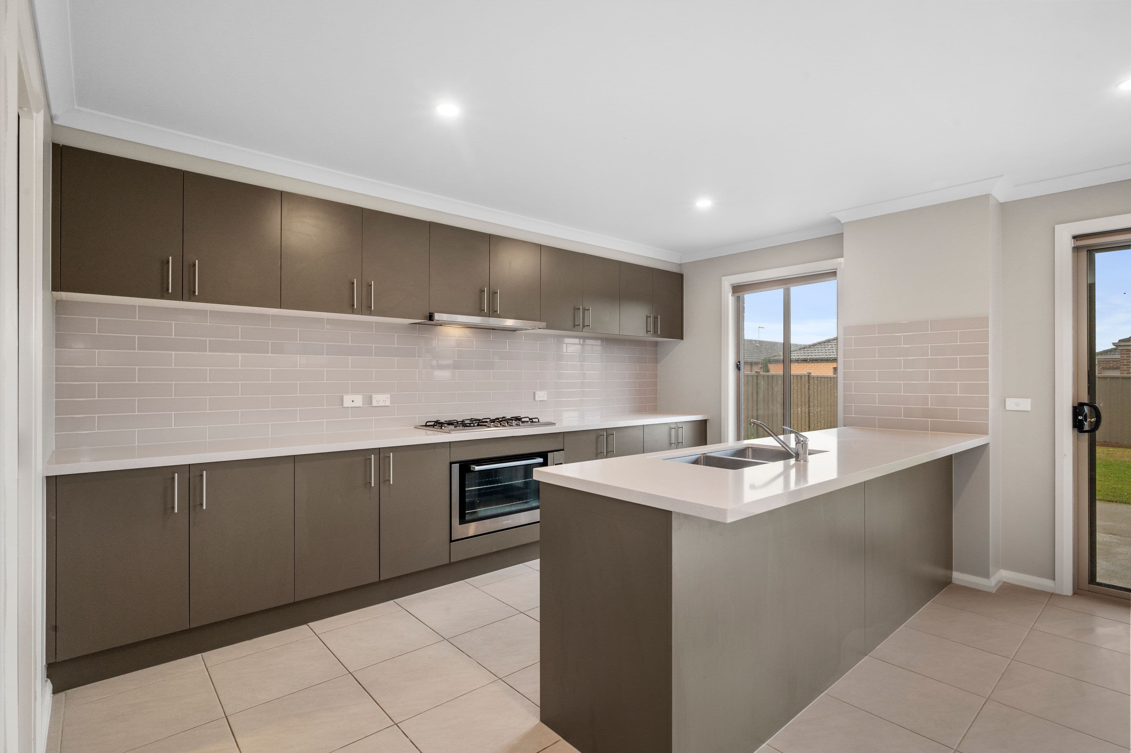 8 Sapphire Road, COBBLEBANK VIC 3338, Cobblebank - Thumbnail 3