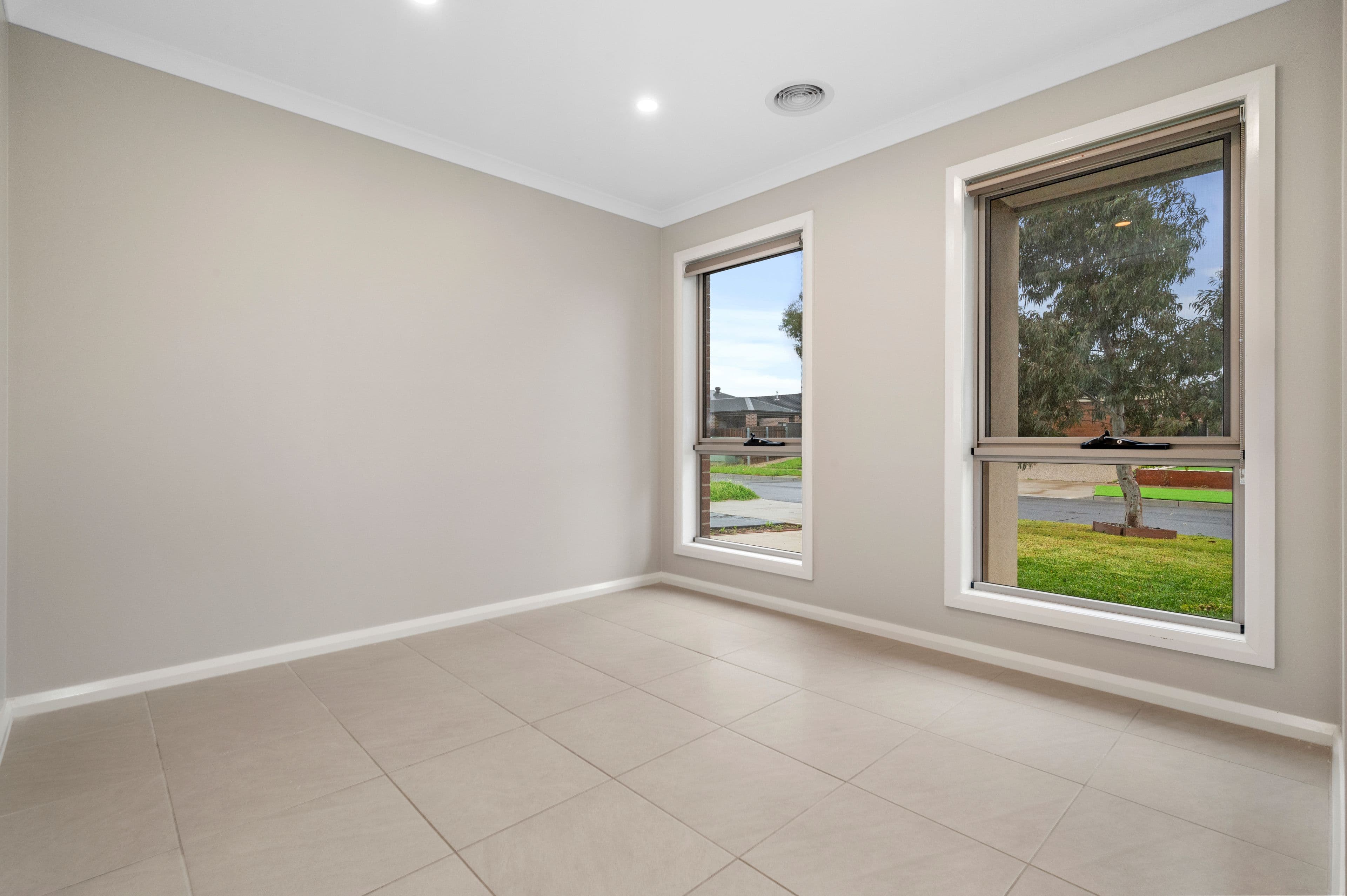 8 Sapphire Road, COBBLEBANK VIC 3338, Cobblebank - Thumbnail 6