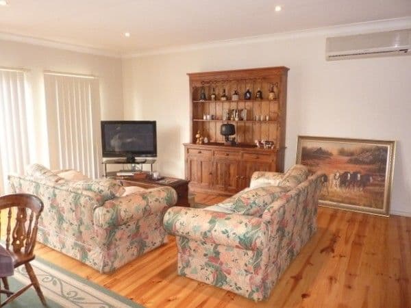 12 Homestead Road, Eltham, Eltham - Thumbnail 3