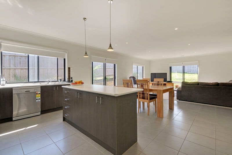 7 Hamlet Drive, TRARALGON VIC 3844, Traralgon - Thumbnail 2