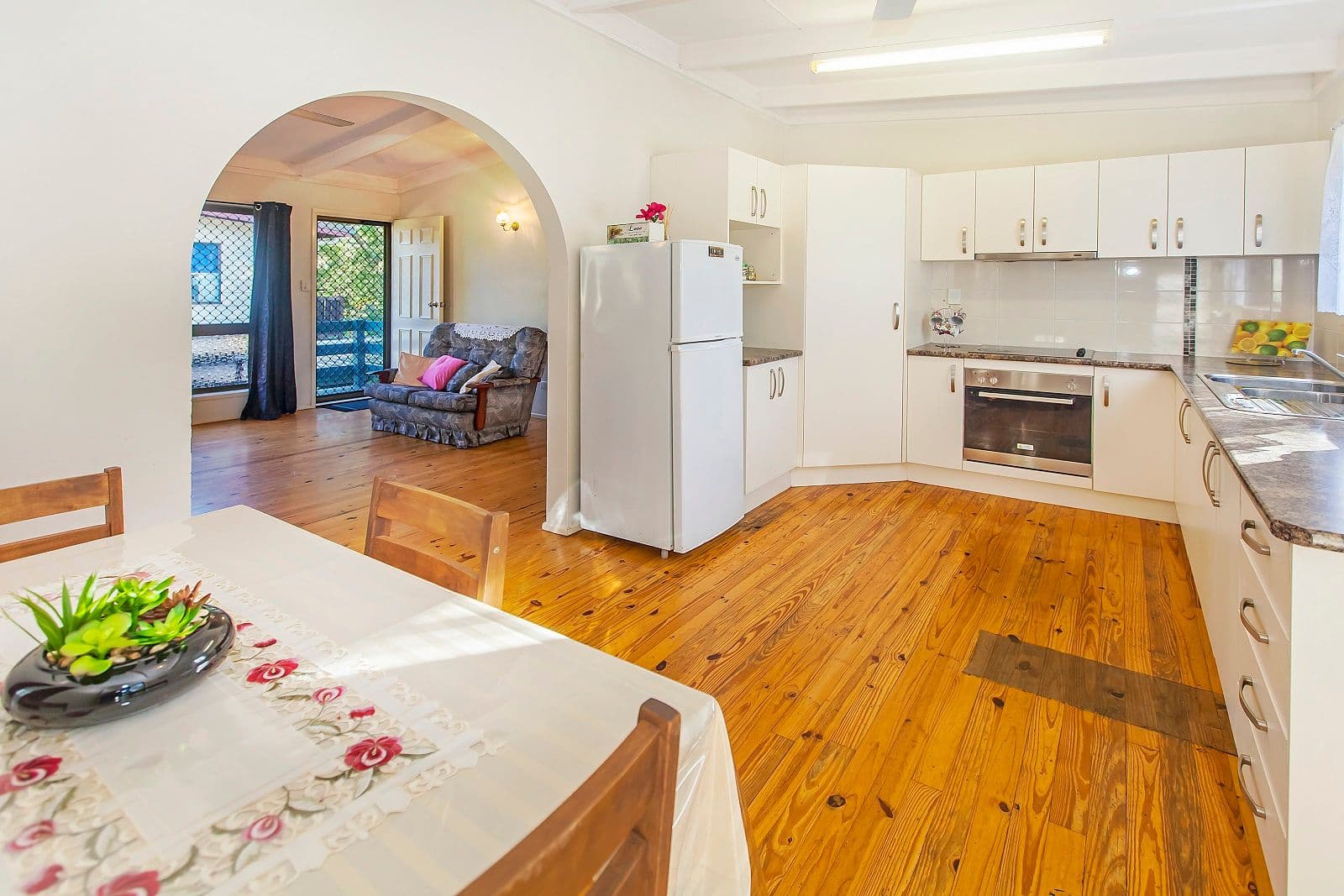 11 Ronald Street, BUNDAMBA QLD 4304, Bundamba - Thumbnail 2