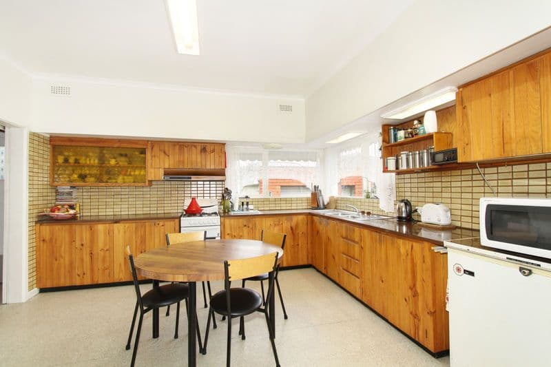 70 Macrina Street, OAKLEIGH EAST VIC 3166, Oakleigh East - Thumbnail 3