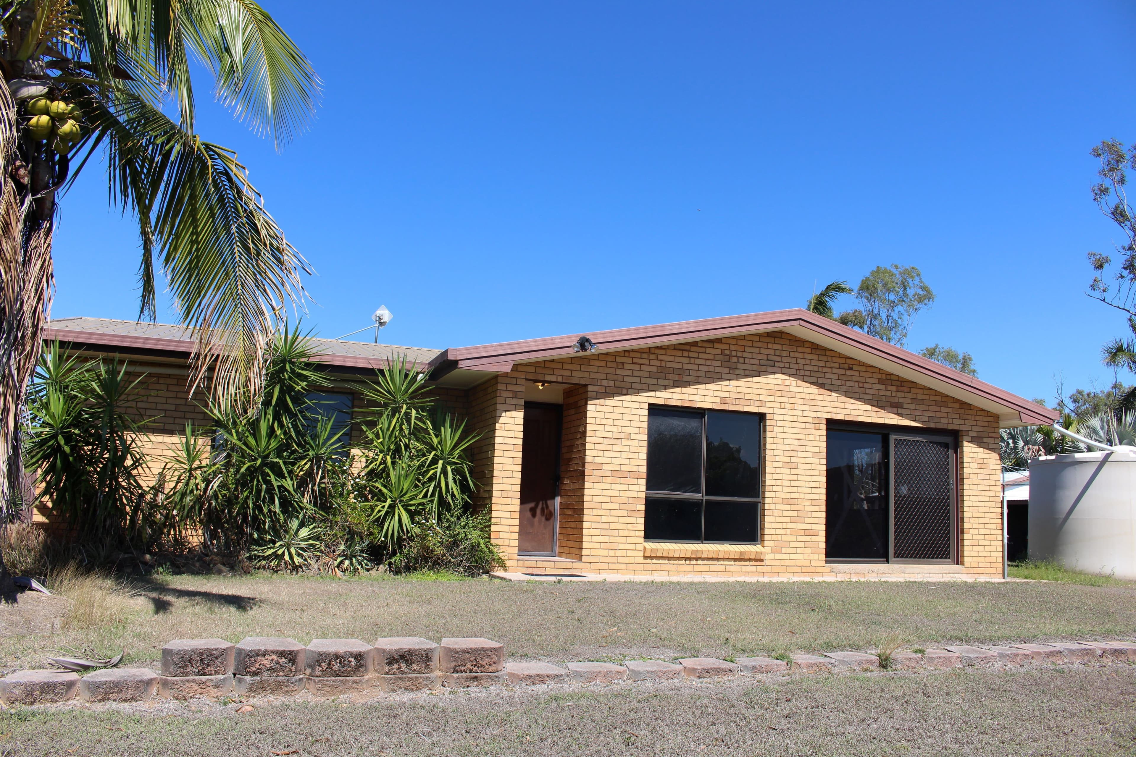 7 Davis Street, Mount Larcom QLD 4695, Mount Larcom - Thumbnail 2