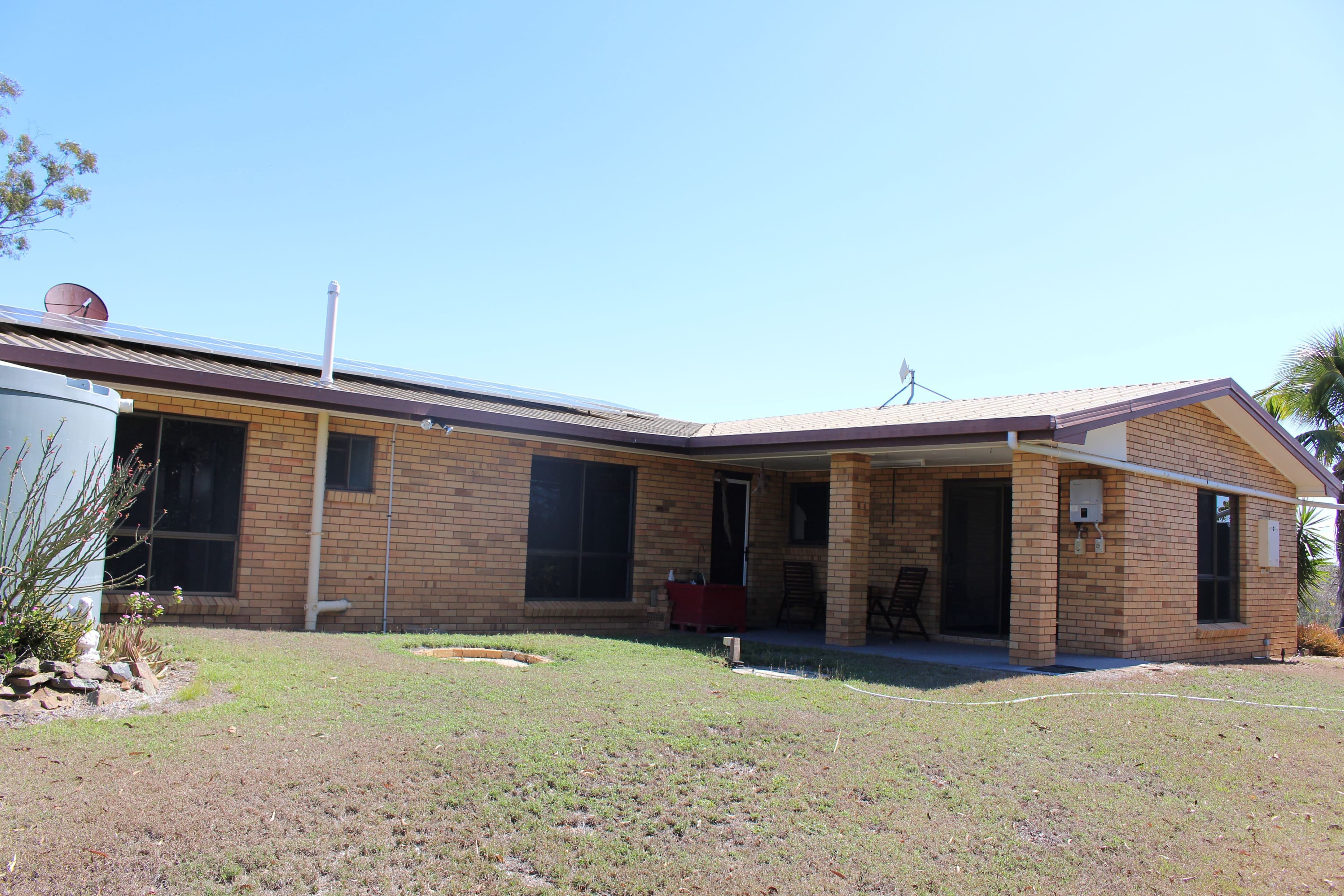 7 Davis Street, Mount Larcom QLD 4695, Mount Larcom - Thumbnail 3
