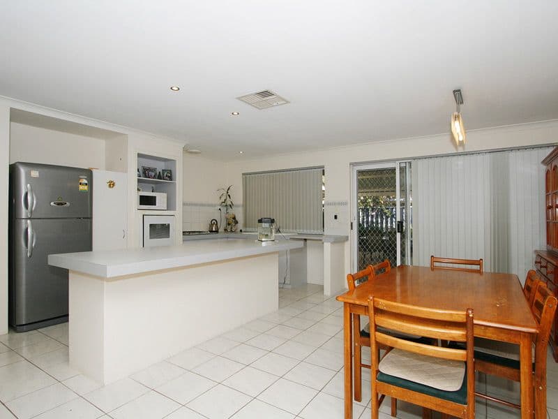 12 Myrtle Court, THORNLIE WA 6108, Thornlie - Thumbnail 2