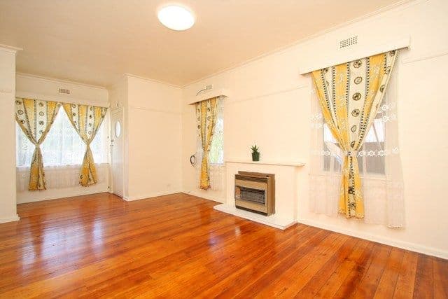 37 Henty Street, RESERVOIR VIC 3073, Reservoir - Thumbnail 2