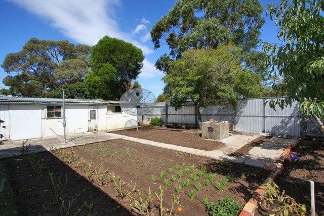 37 Henty Street, RESERVOIR VIC 3073, Reservoir - Thumbnail 5