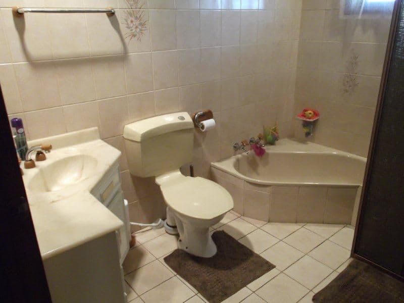 2 Lone Pine Avenue, COROWA NSW 2646, Corowa - Thumbnail 3