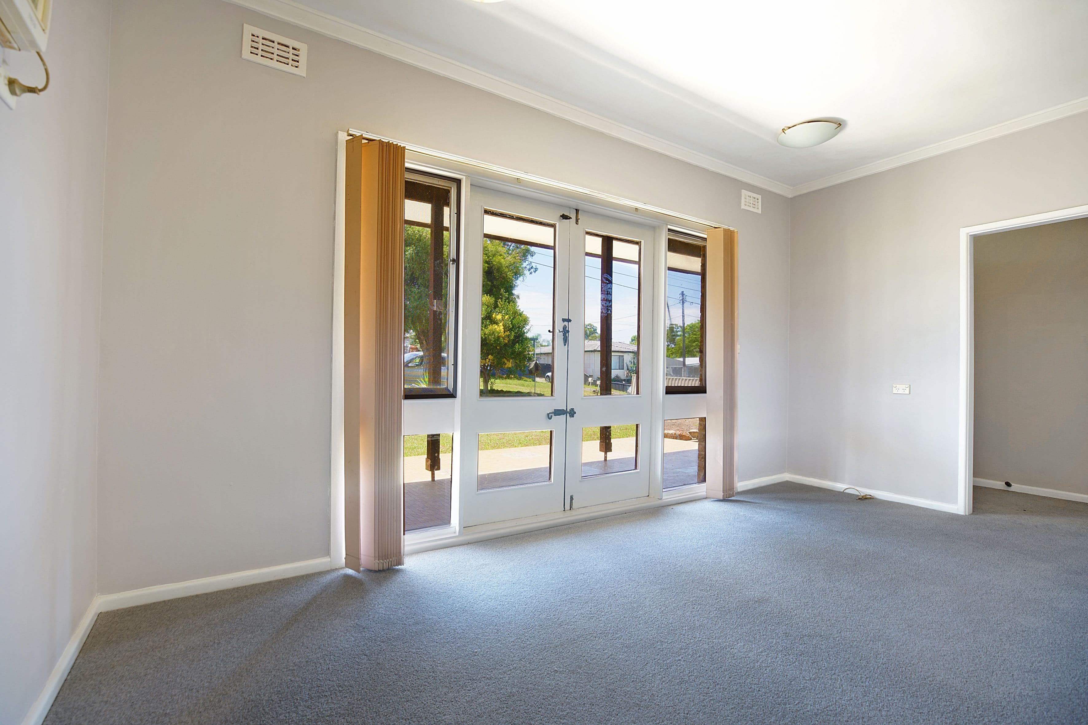 12 Dundee Street, Cambridge Park - Thumbnail 2