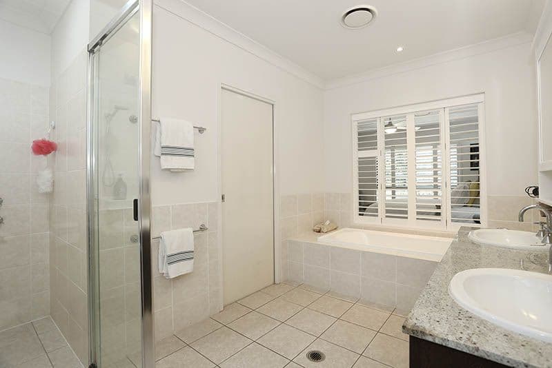 45 Greenway Circuit, Mount Ommaney QLD 4074, Mount Ommaney - Thumbnail 3