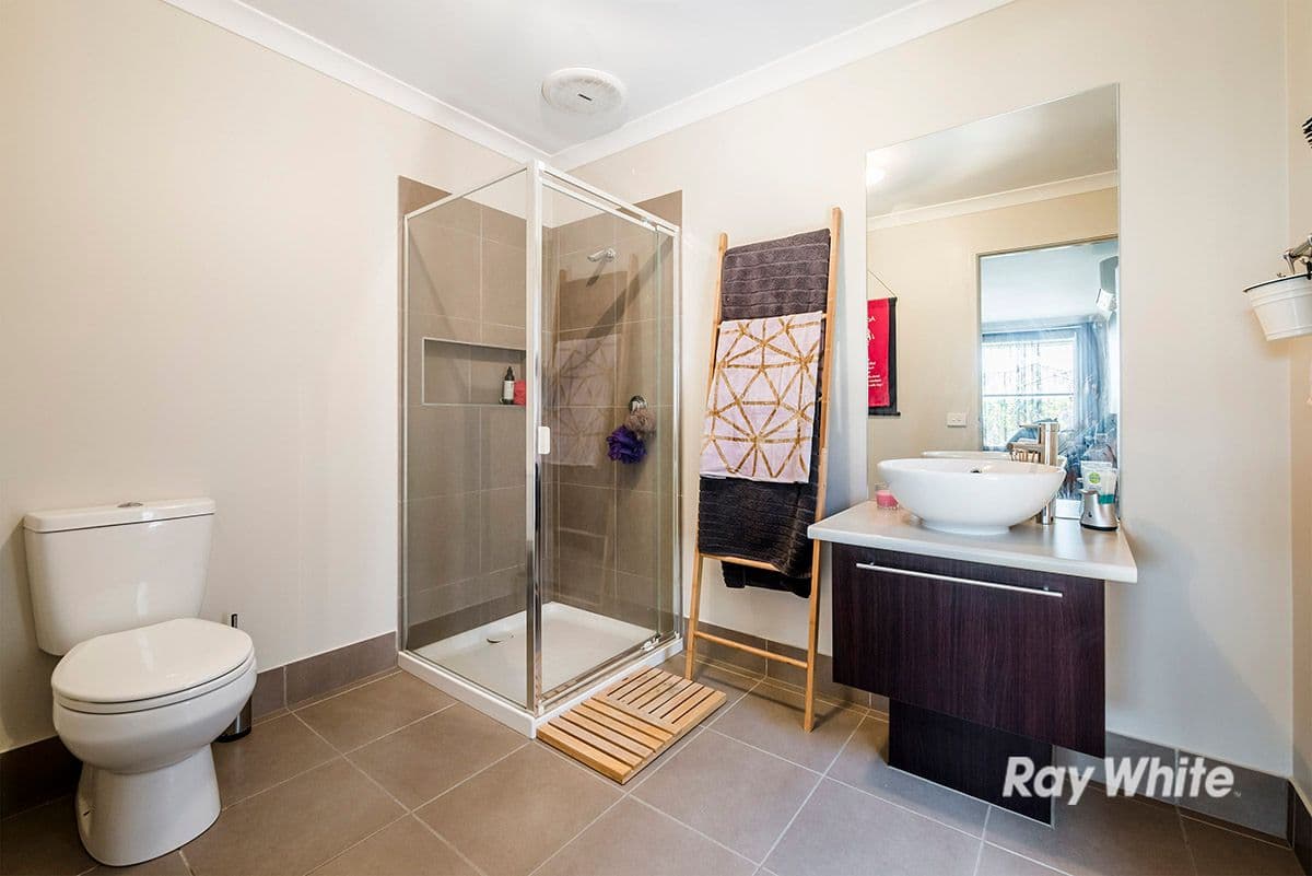 26 Naas Road, Clyde North VIC 3978, Clyde North - Thumbnail 3