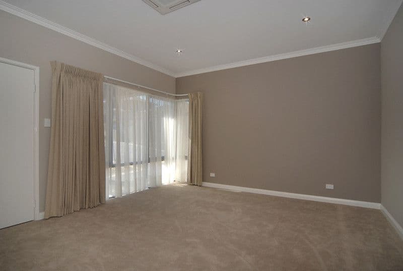 10  Birchgrove Court, BIBRA LAKE WA 6163, Bibra Lake - Thumbnail 7