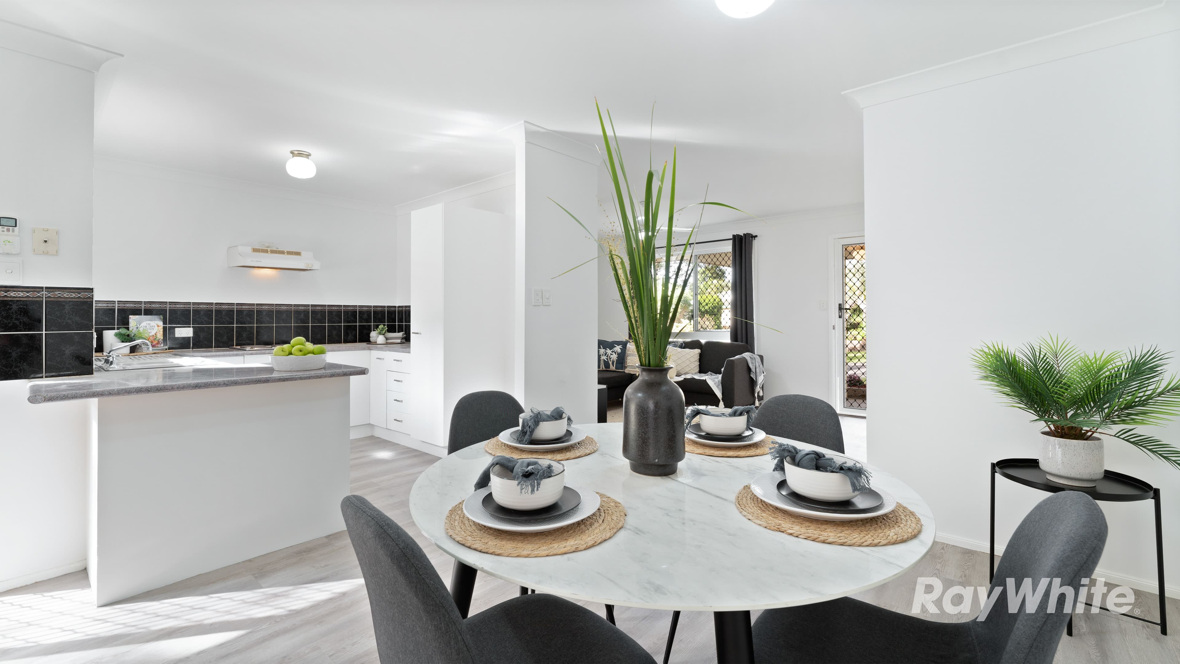 15 Lindau Street, Edens Landing QLD 4207, Edens Landing - Thumbnail 3