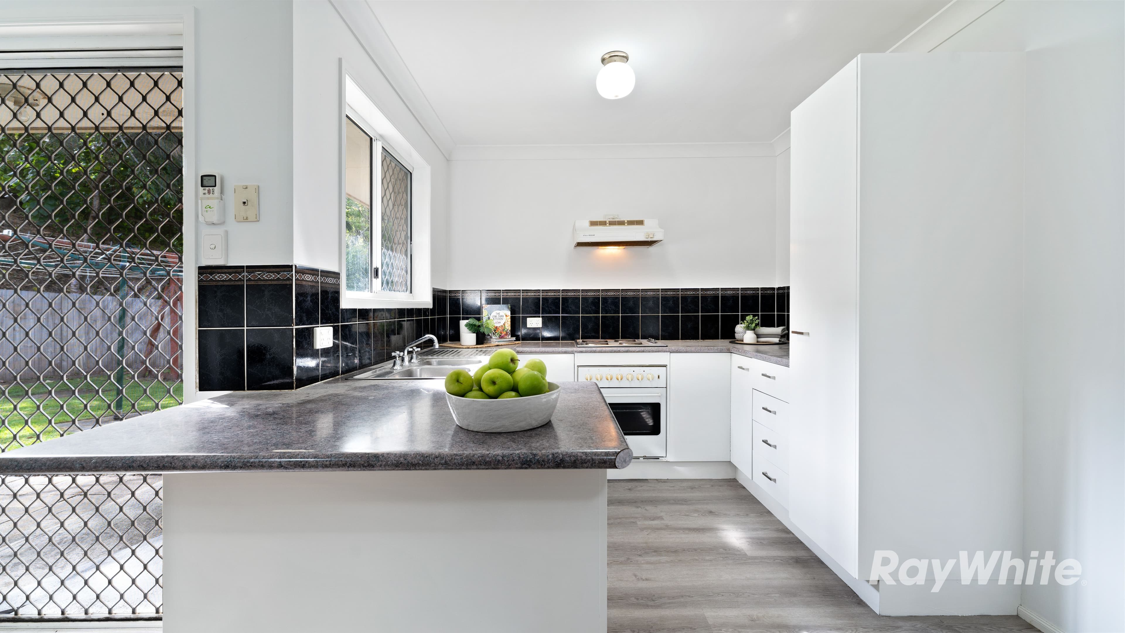 15 Lindau Street, Edens Landing QLD 4207, Edens Landing - Thumbnail 4