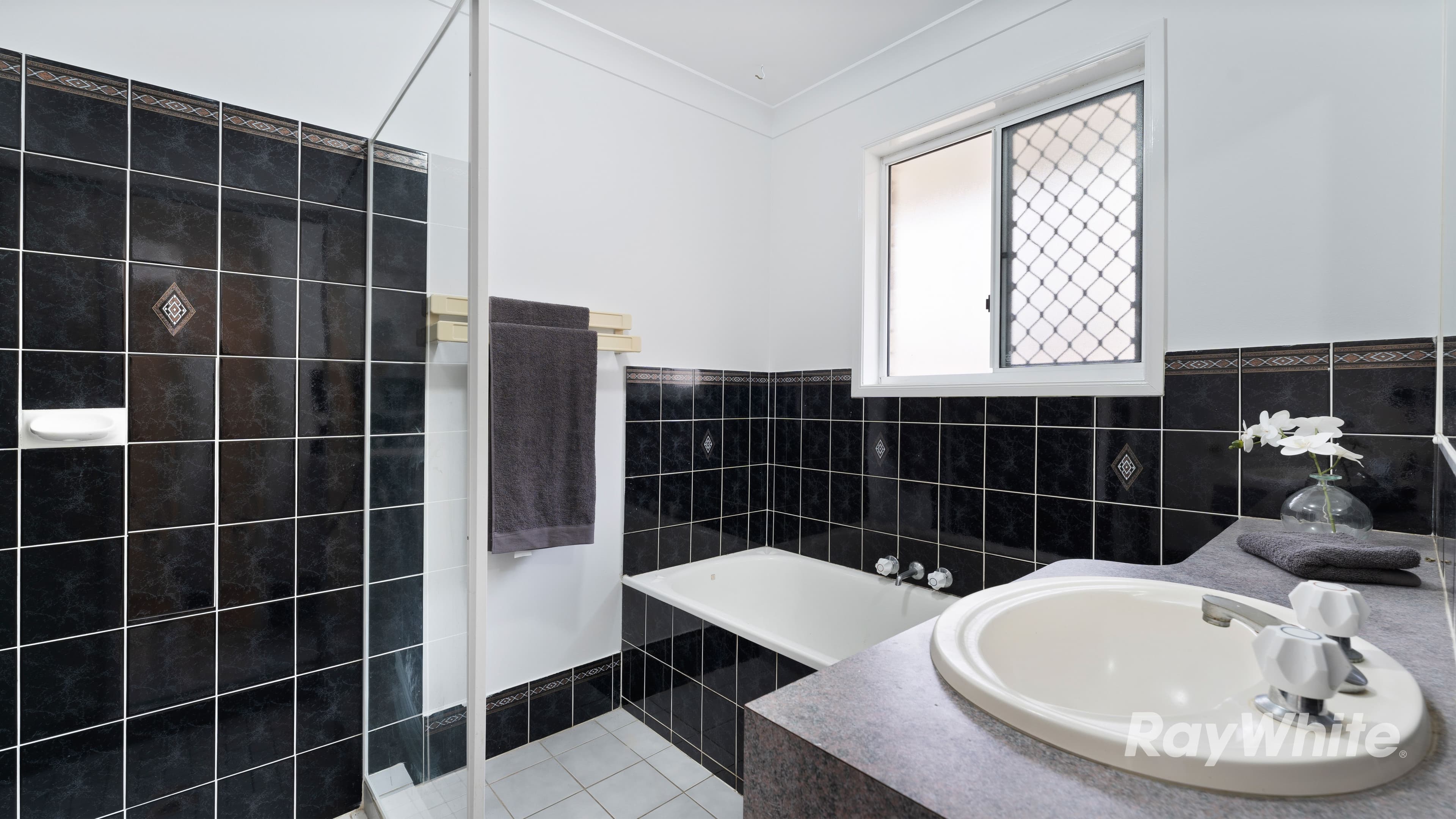 15 Lindau Street, Edens Landing QLD 4207, Edens Landing - Thumbnail 7