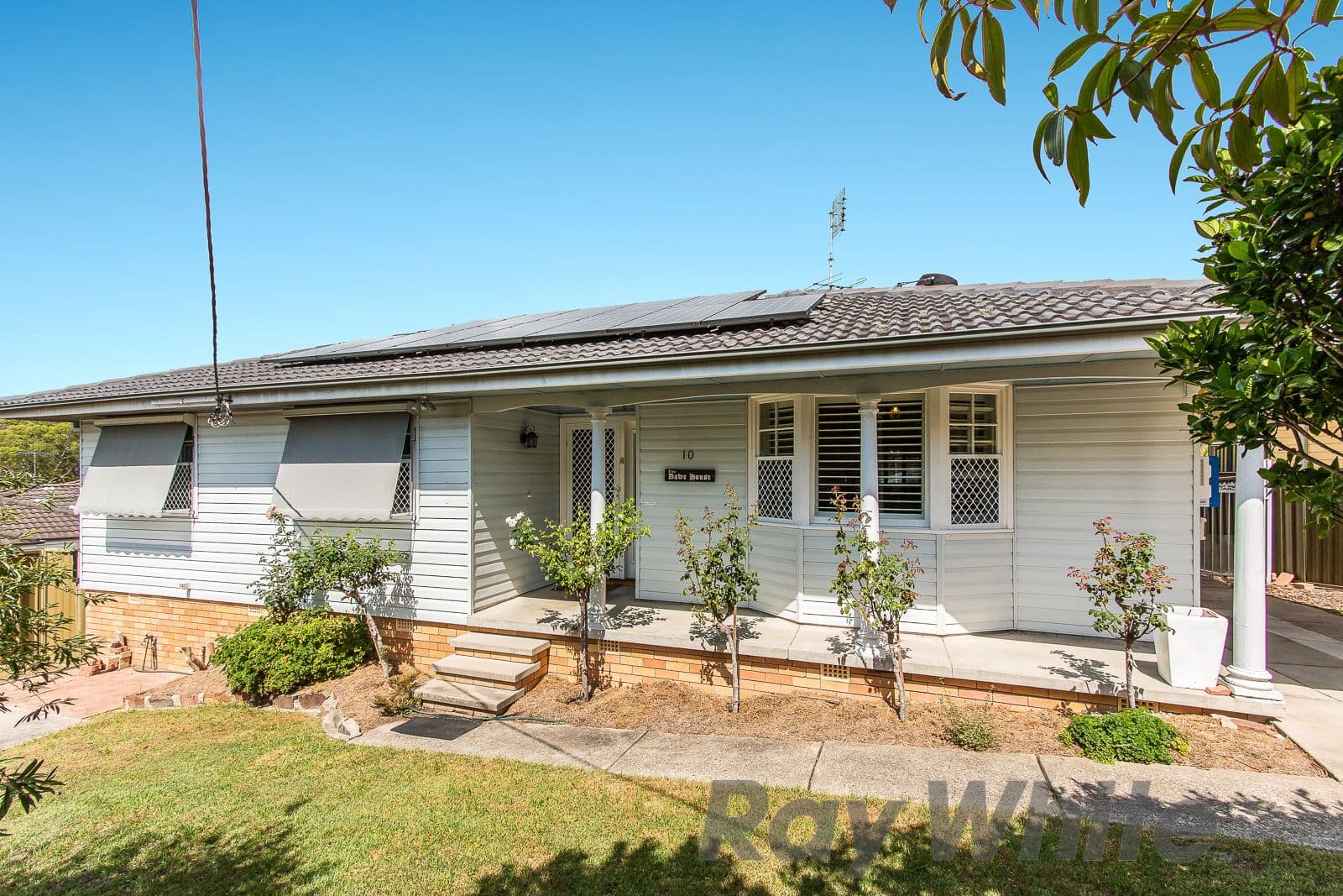 10 Whitburn Close, Charlestown - Image 1