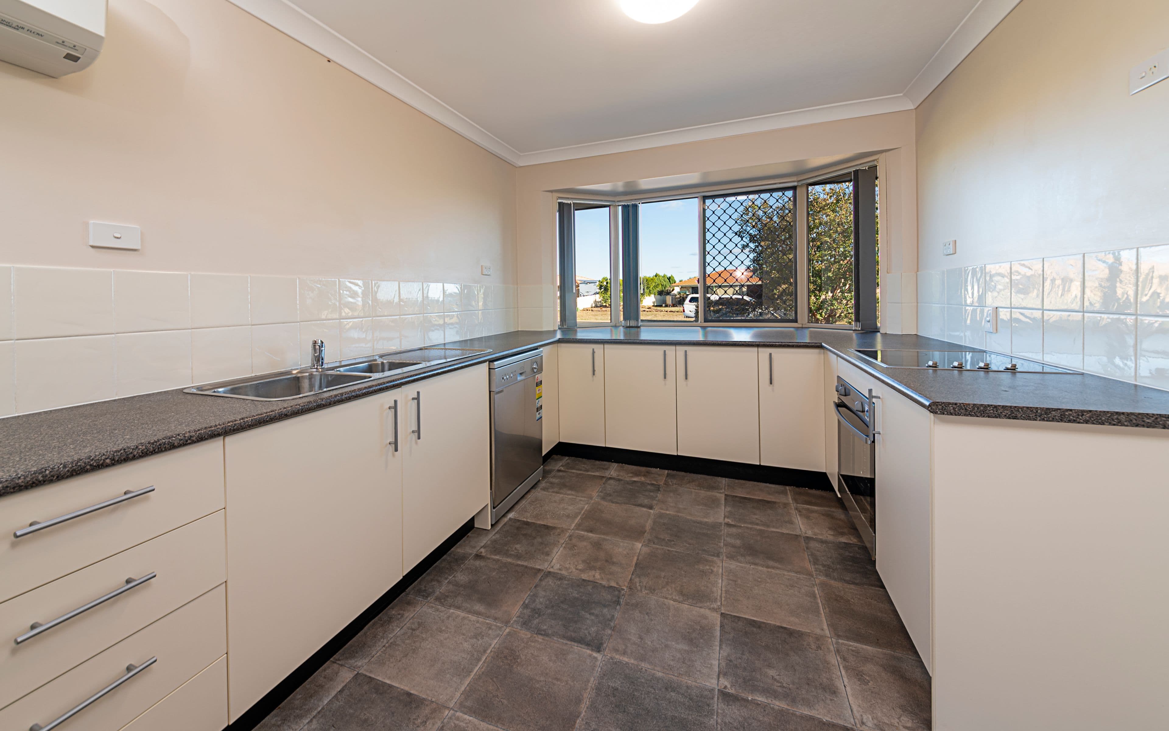 2 Willow Street, Warwick QLD 4370, Warwick - Thumbnail 3