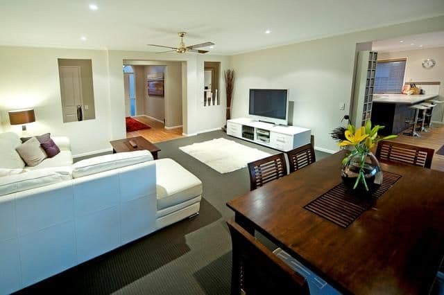 6 John Dalley Drive, HELENSVALE QLD 4212, Helensvale - Thumbnail 2