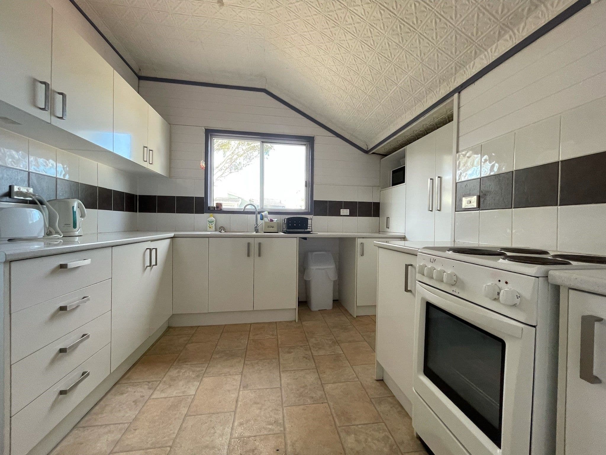 100 Cassowary Street, Longreach QLD 4730, Longreach - Thumbnail 4