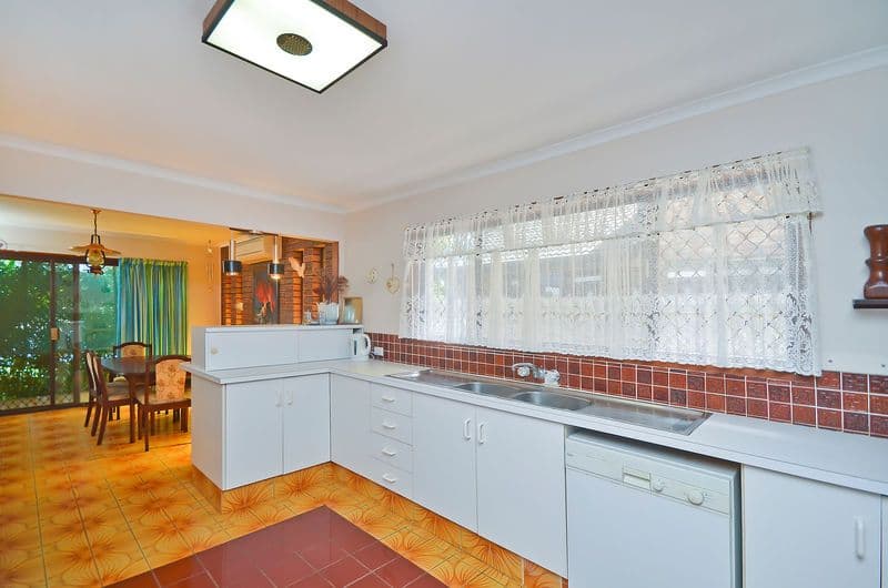 138 Tahiti Avenue, PALM BEACH QLD 4221, Palm Beach - Thumbnail 6