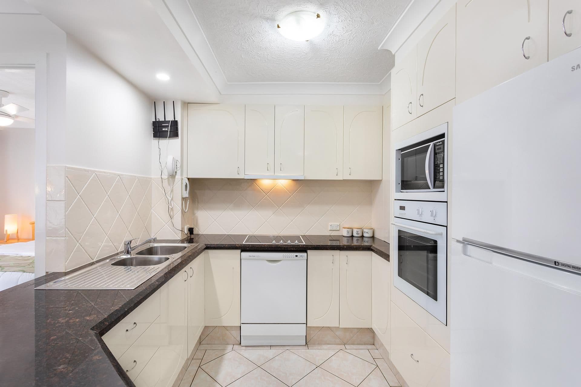 603 'Ritz On The Beach' 8 Philip Avenue, Broadbeach QLD 4218, Broadbeach - Thumbnail 4