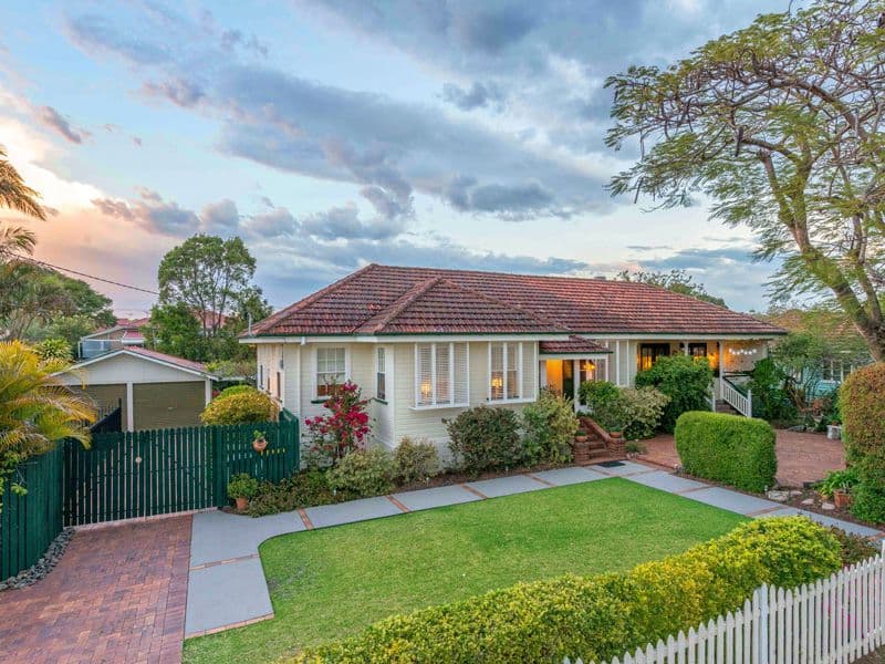 33 Murton Avenue, HOLLAND PARK QLD 4121, Holland Park - Image 1