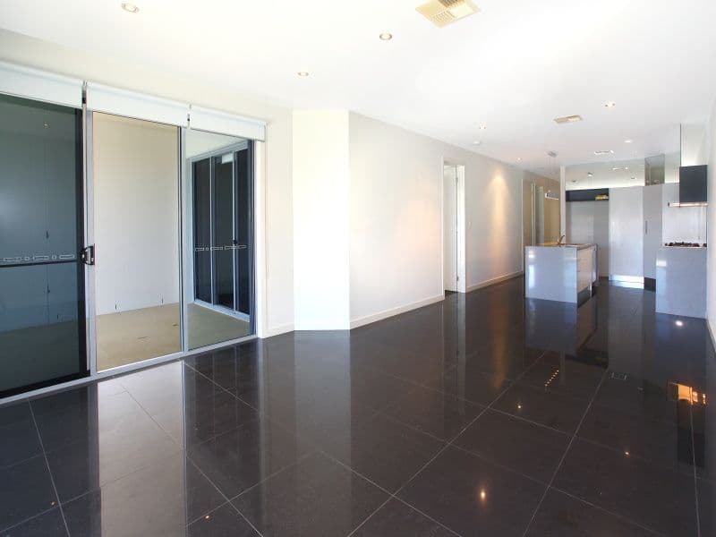 5021 Emerald Island Drive, CARRARA QLD 4211, Carrara - Thumbnail 4