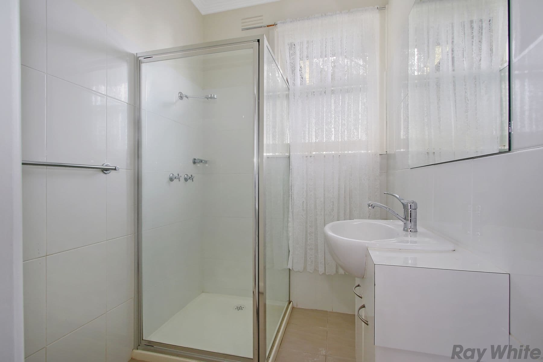 27 Meadows Avenue, Benalla VIC 3672, Benalla - Thumbnail 8