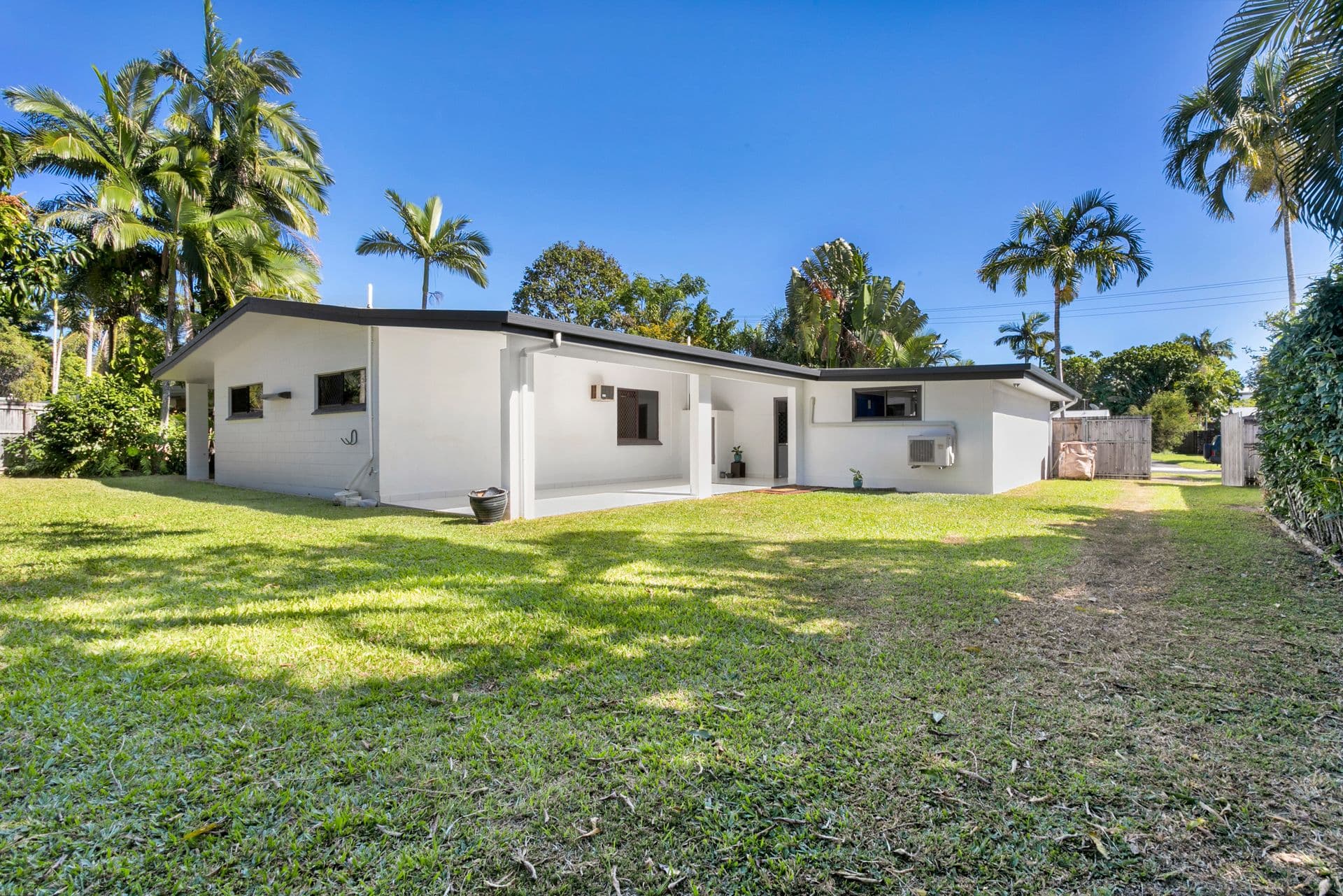 11 Bulolo Close, Trinity Beach QLD 4879, Trinity Beach - Thumbnail 2