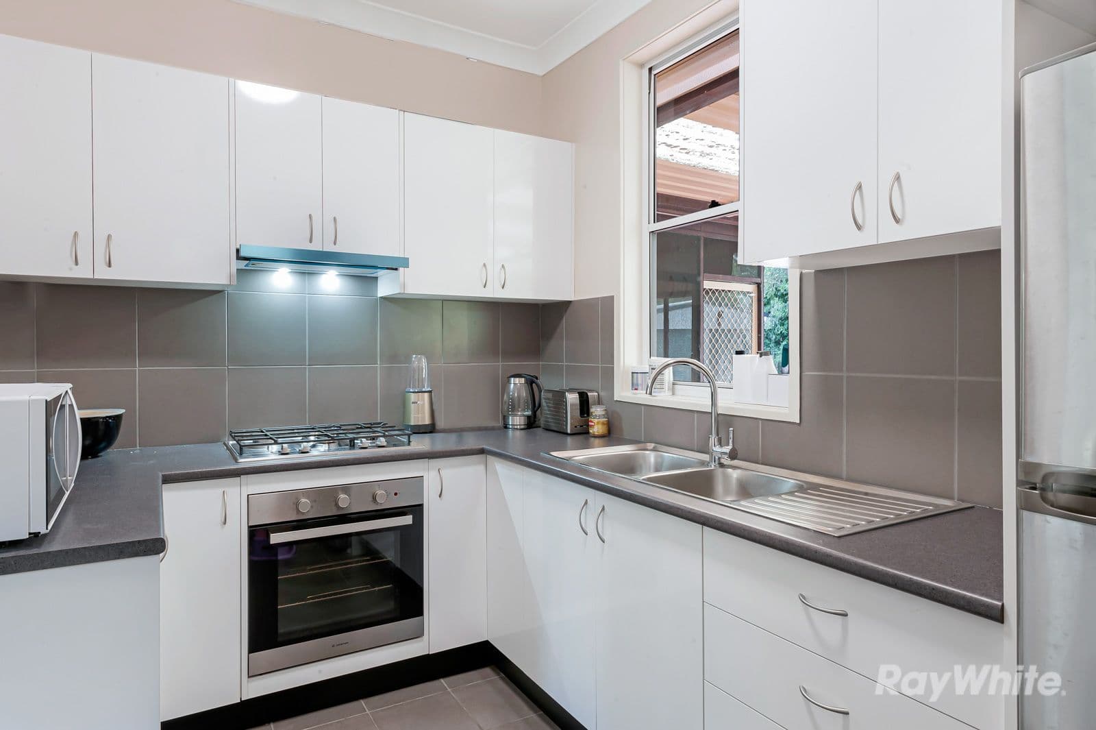 10 Radley Road, Seven Hills - Thumbnail 4