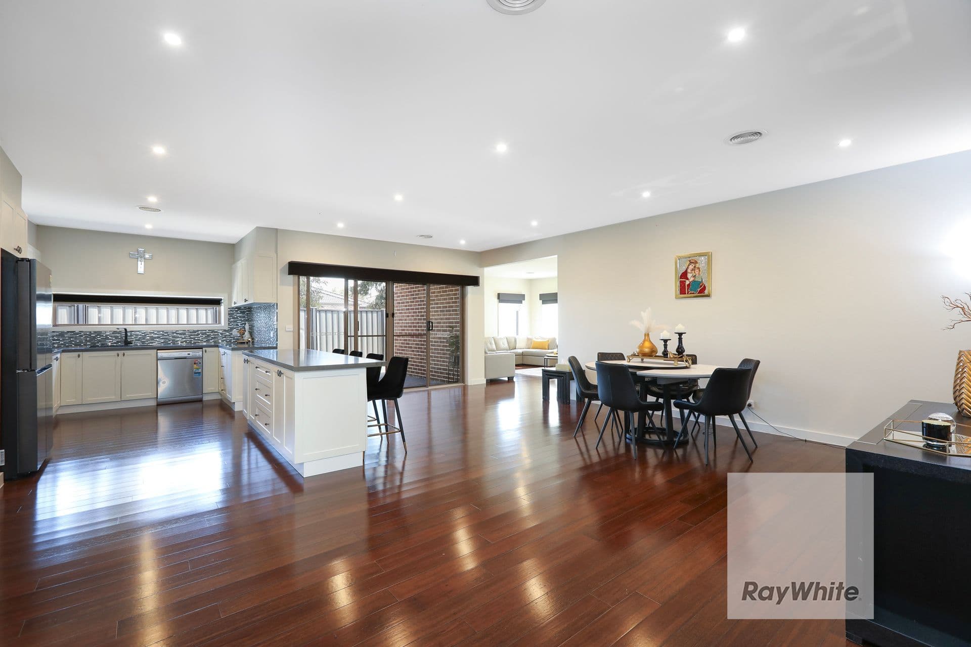 14 Rouge Way, Craigieburn VIC 3064, Craigieburn - Thumbnail 4