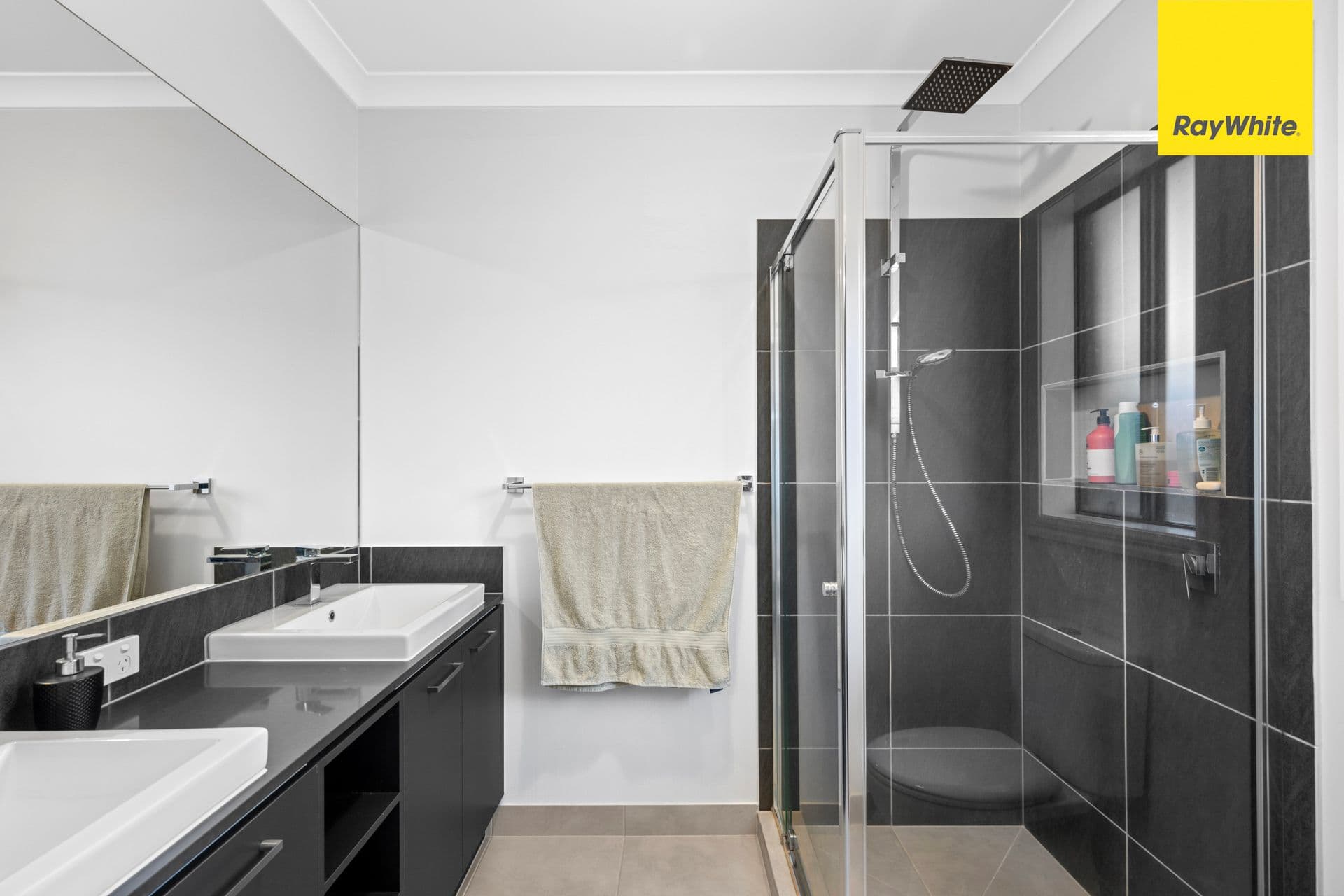 7 Clauscen Avenue, WEIR VIEWS VIC 3338, Weir Views - Thumbnail 3