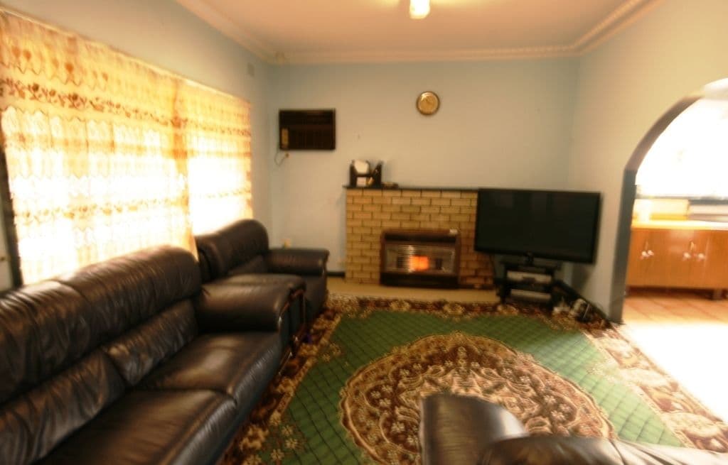22 Lahy Street, ST ALBANS VIC 3021, St Albans - Thumbnail 2