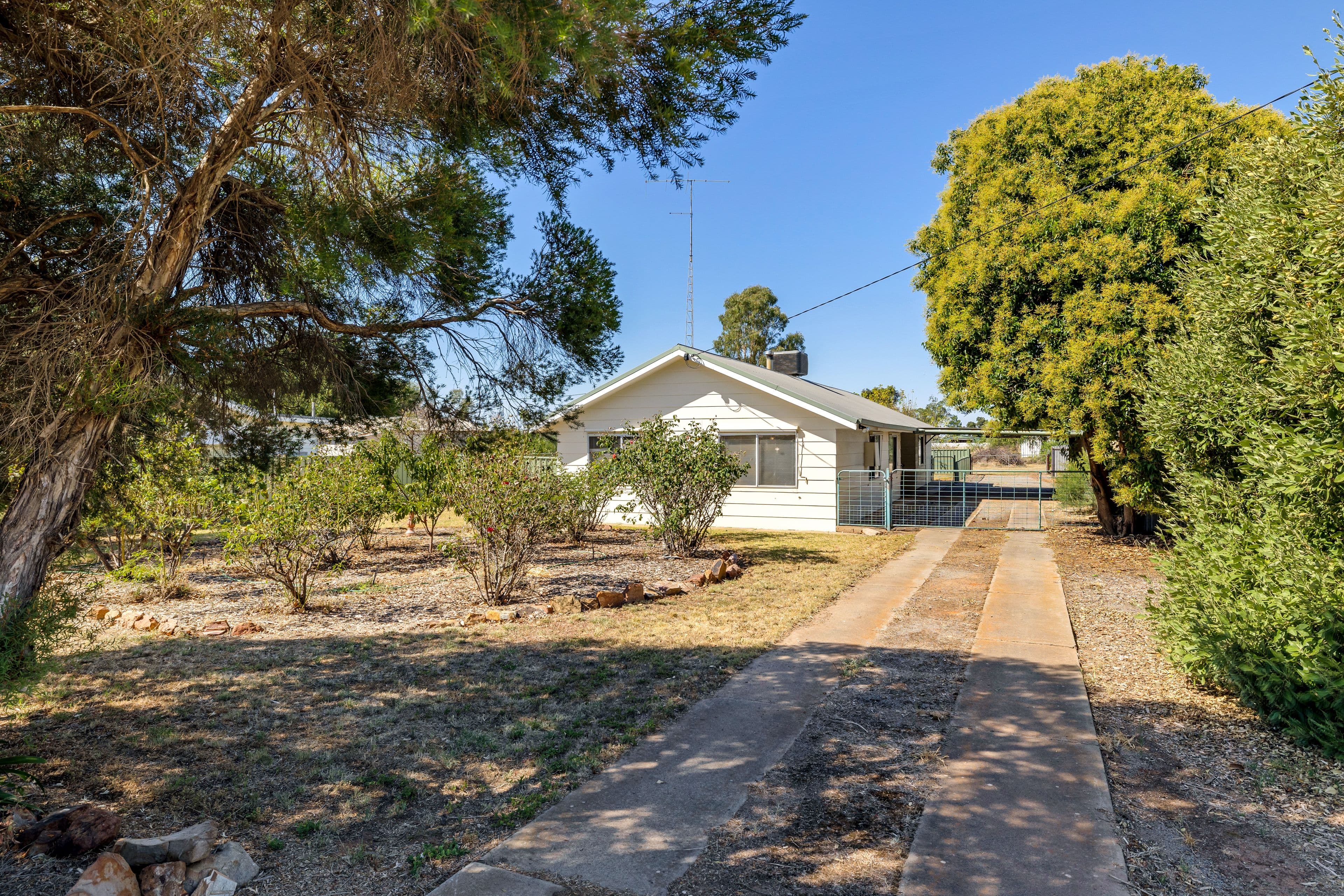 33 Narrandera Street, Grong Grong NSW 2652, Grong Grong - Thumbnail 2