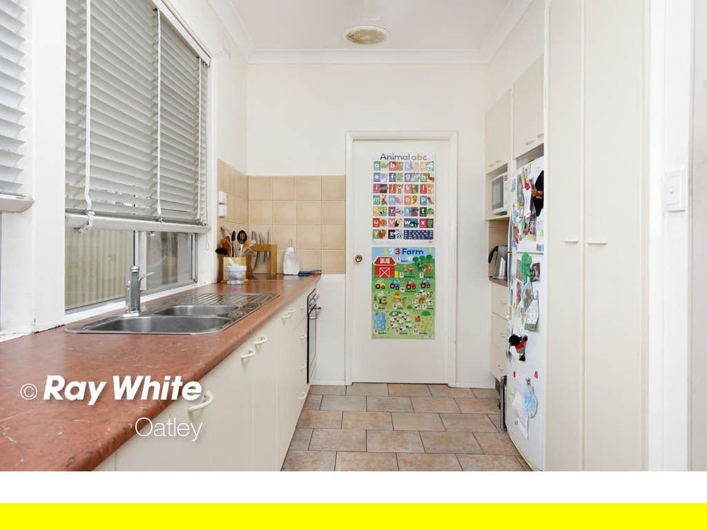 10 Kerrie Crescent, Peakhurst - Thumbnail 4