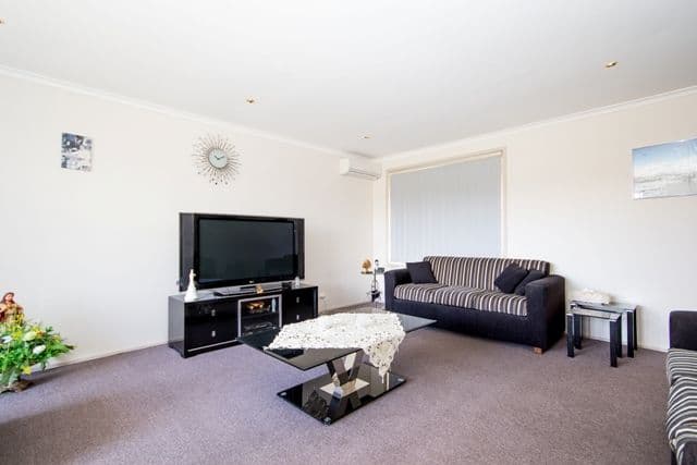 48 Mulligan Street, BOSSLEY PARK NSW 2176, Bossley Park - Thumbnail 3