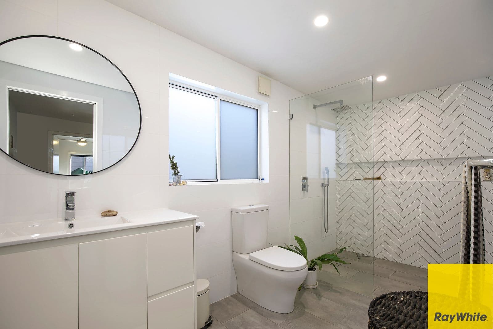 29 Dunalban Avenue, Woy Woy NSW 2256, Woy Woy - Thumbnail 2